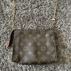 Louis Vuitton pouchette